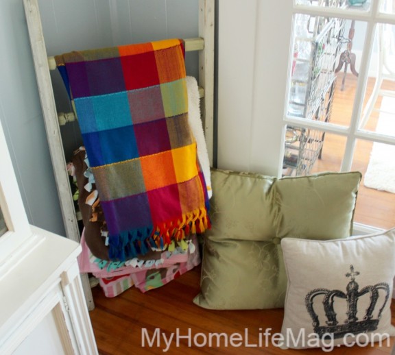 || shabby chic home design, blanket ladder idea || @popfizzclinkLBD
