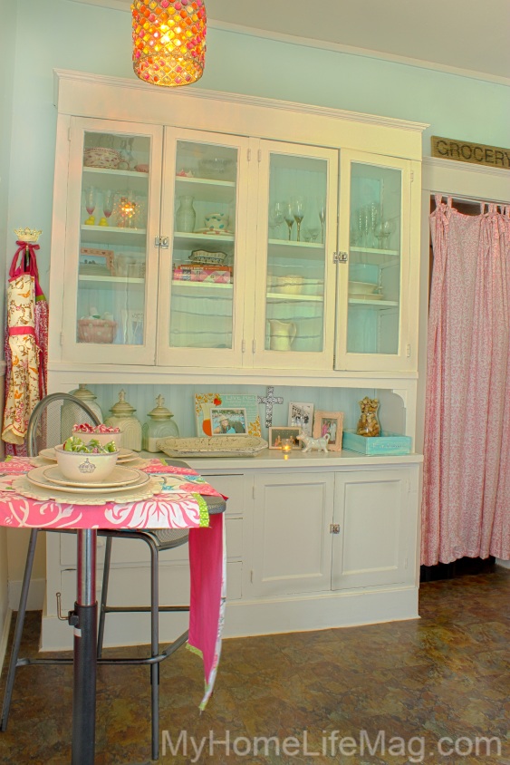 || shabby chic home design, vintage kitchen hutch || @popfizzclinkLBD